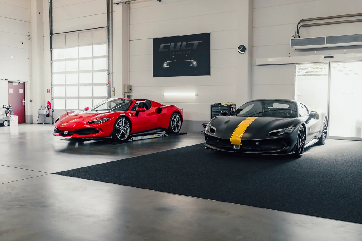 3x Ferrari